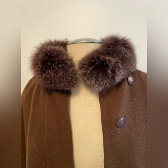 Vintage Wool Coat with Fur neck lining - Picture 3 of 12